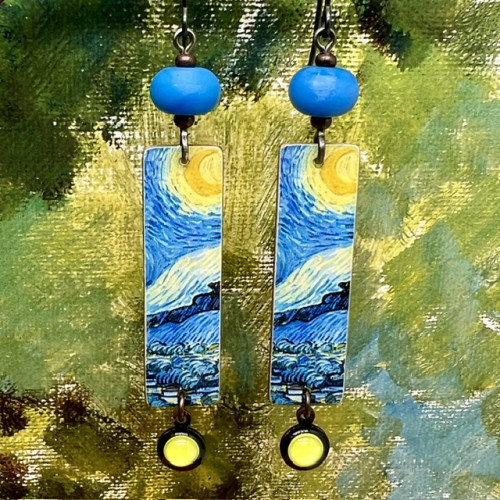 Longues boucles d'oreilles en cuivre illustré qui reprennent The Starry Night, de Van Gogh, exposée au MOMA. Bijoux uniques de créateur.
