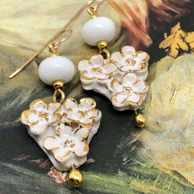 Boucles d'oreilles Bouquet de fleurs blanches et or, nature – Image 2