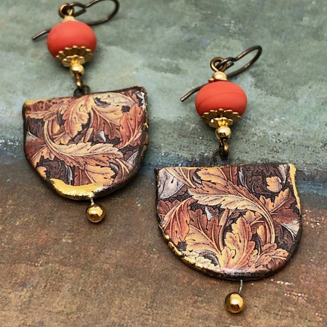 Boucles d'oreilles William Morris, Brown Acanthus, arts décoratifs – Image 2