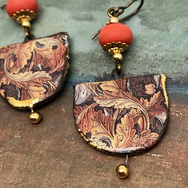 Boucles d'oreilles William Morris, Brown Acanthus, arts décoratifs – Image 4
