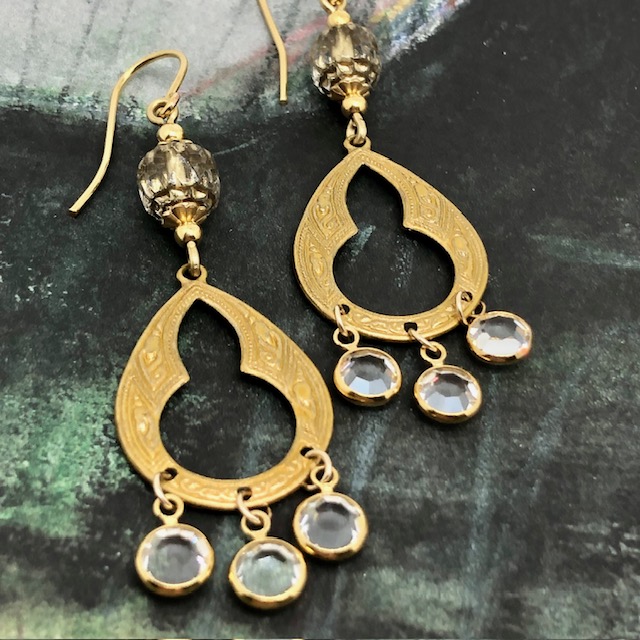 Boucles d'oreilles Chandelier or – Image 4
