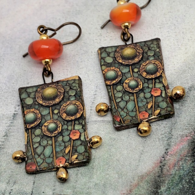 Boucles d'oreilles Fleurs vert kaki et orange, nature – Image 2