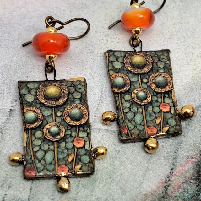 Boucles d'oreilles Fleurs vert kaki et orange, nature – Image 4