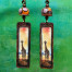 Longues boucles d’oreilles vintage composées de pendentifs en cuivre émaillé représentant un paysage africain avec une girafe. Bijoux uniques de créateur.