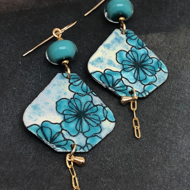 Boucles d'oreilles Grandes fleurs bleu turquoise, nature – Image 2