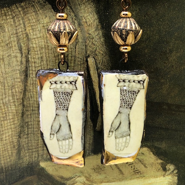 Boucles d'oreilles Mains, gants, dentelle – Image 3