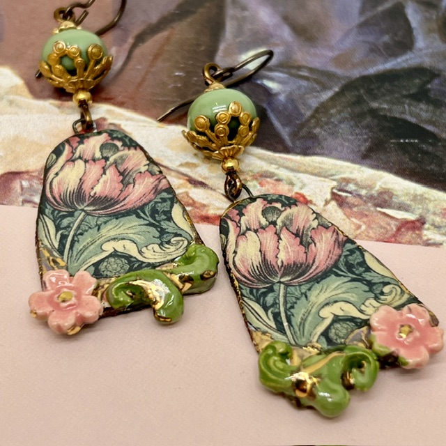 Boucles d'oreilles The Pimpernel, Peachy pink, arts décoratifs – Image 2