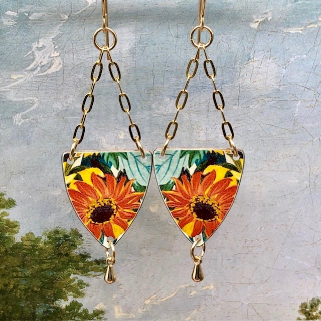 Boucles d'oreilles composées de pendentifs en cuivre illustré qui reprennent un détail d'un tableau de Van Gogh, intitulé Les Tournesols. Bijoux uniques.