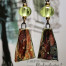 Boucles d'oreilles asymétriques aux couleurs de l'automne en céramique et perles de verre filé à la flamme. Bijoux uniques.