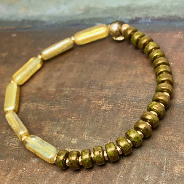 Vous recevrez ce bracelet soigneusement emballé dans une jolie boîte cadeau si vous désirez l’offrir.
