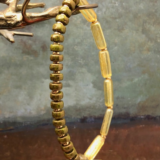 Vous recevrez ce bracelet soigneusement emballé dans une jolie boîte cadeau si vous désirez l’offrir.