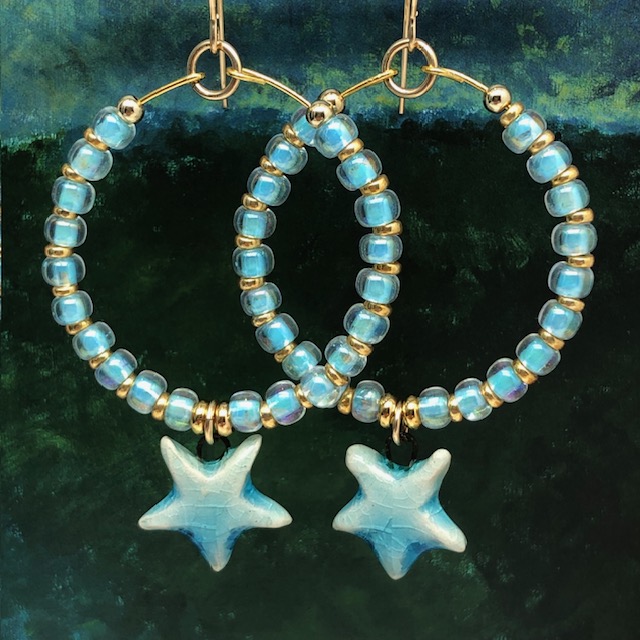 Boucles d'oreilles Créoles étoile bleu ciel, Perles de rocaille – Image 5