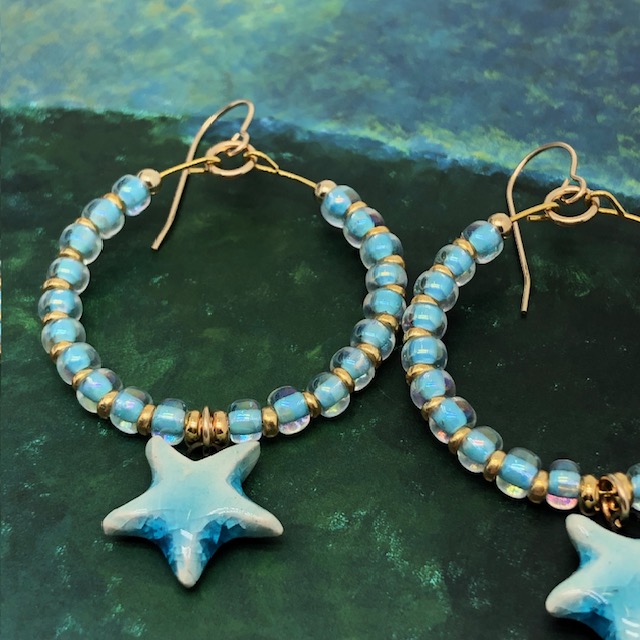 Boucles d'oreilles Créoles étoile bleu ciel, Perles de rocaille – Image 6